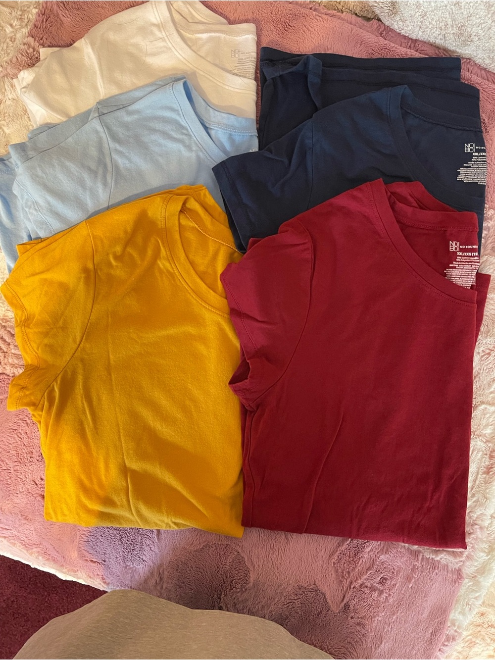New No Boundaries Women’s/Juniors Short Sleeve Tees- Lot of 5. Size XXL.
